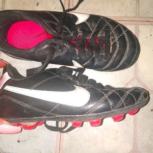 Nike cleats girls